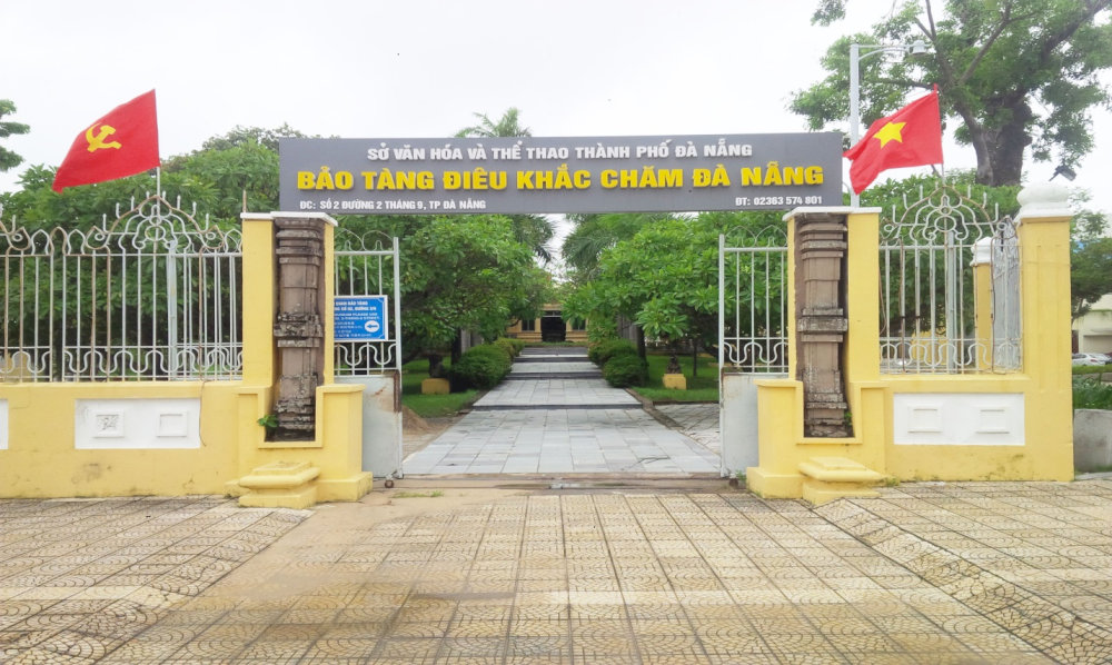 Bảo tàng nằm ở vị trí thuận lợi ngay trung tâm thành phố